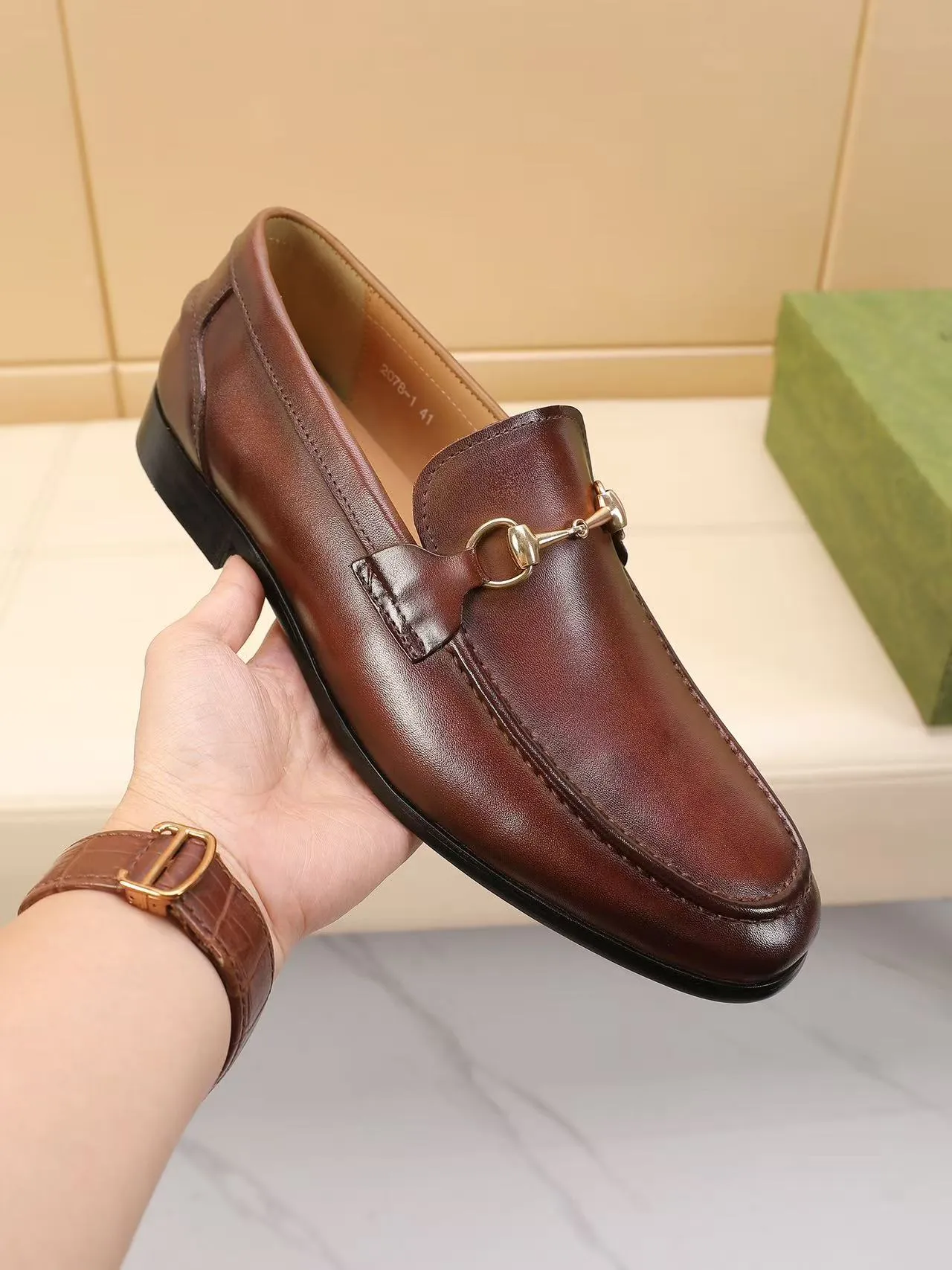 Men's men's shoes 💰440 🆘【GUCCI】Gucci ·🐂里· Hot-selling beanie shoes, top brand luxury, top quality, latest fashion beanie shoes.. The upper is made of original high mercerized smooth cow suede. (Full top-layer water-dyed 🐂 leather and lining). The original stylish and stylish soft rubber wear-resistant and non-slip outsole is light and comfortable on the foot, available in 2 colors! Matching code: 39-45 (38.46. Customized)
